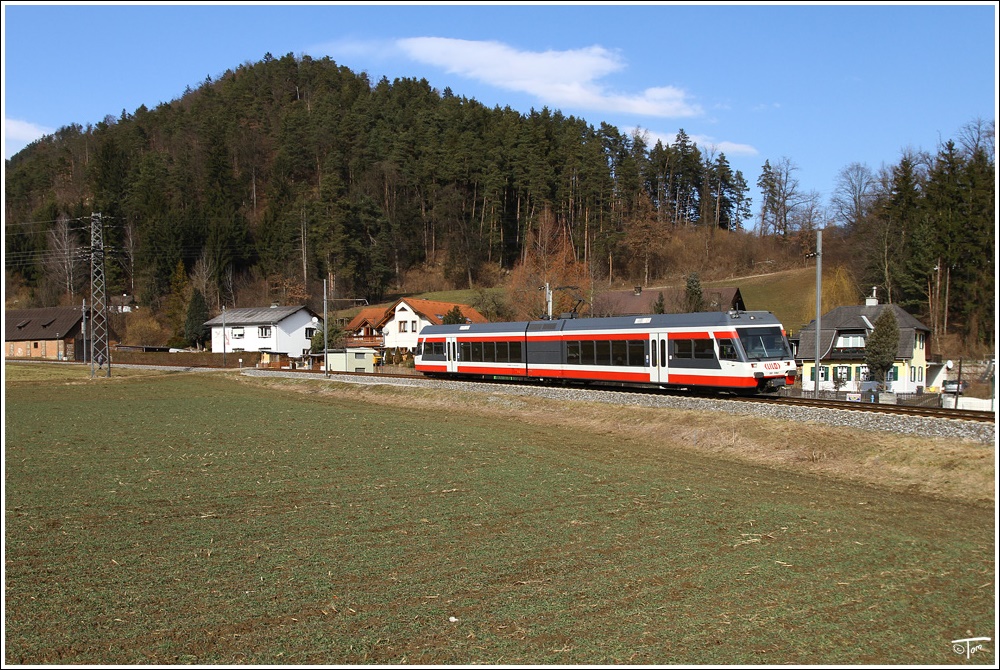 Ersatztriebwagen LILO ET 22 164 fhrt auf der belbacherbahn als R 8770 von belbach nach Peggau. 
Deutschfeistritz  25.2.2011 

