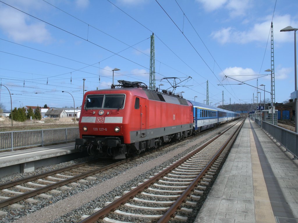 Erste Zugleistung,am 20.April 2013,fr 120 127 war die Bespannung des EC 379 von Binz nach Brno bis Stralsund.Aufgenommen in Bergen/Rgen
