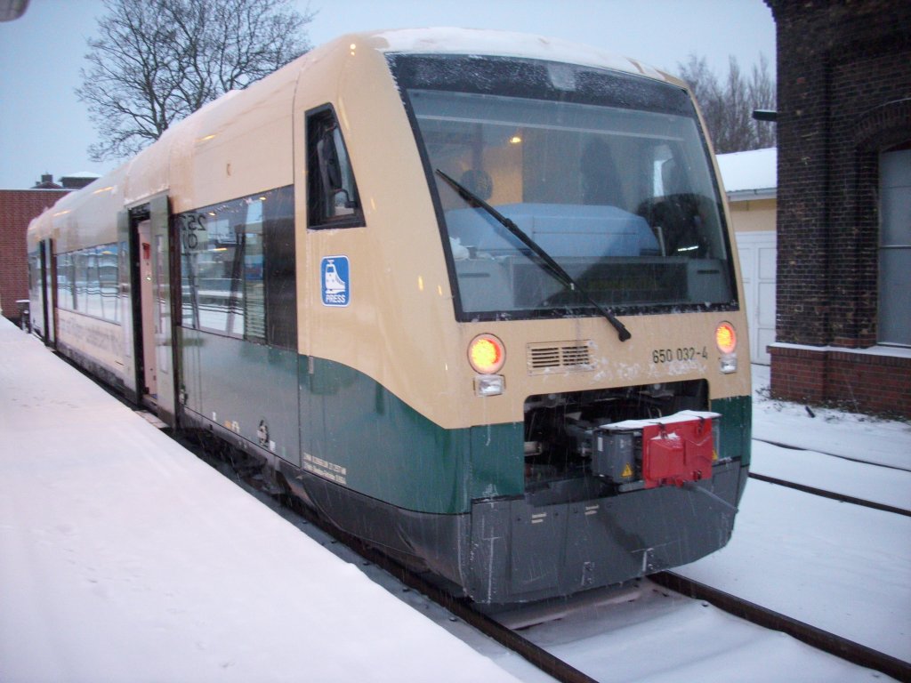 Erster Winterh�rtetest f�r den PRESS VT 650 032 auf R�gen am 18.Dezember 2009 in Bergen/R�gen.
