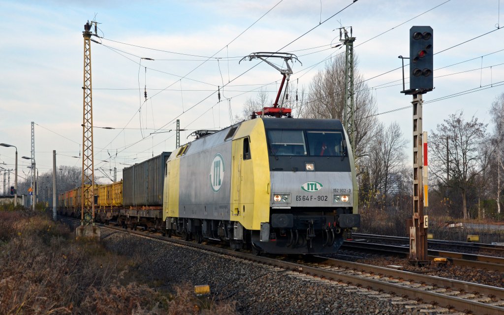 ES 64 F - 902 der ITL zog am 03.12.11 einen Kokszug durch Leipzig-Thekla Richtung Engelsdorf.