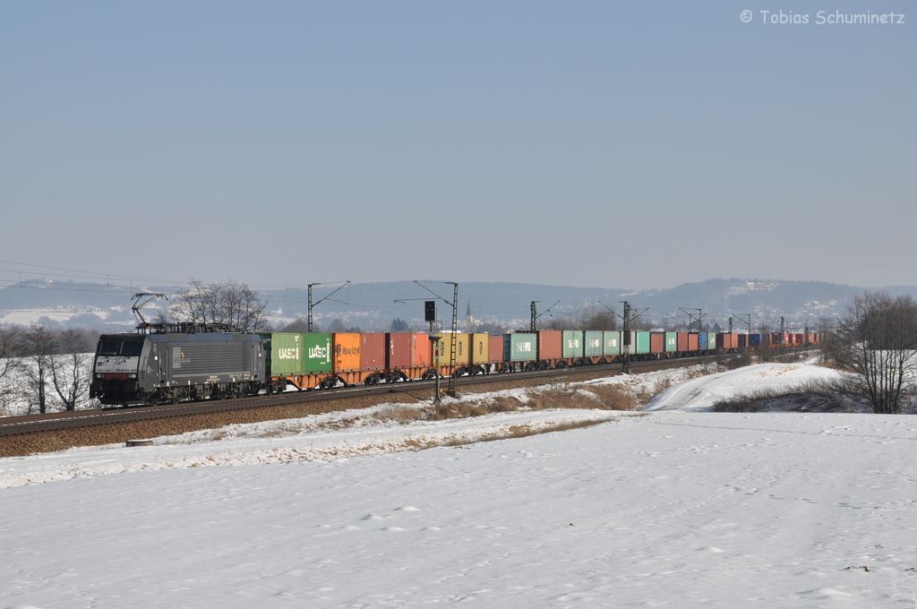 ES 64 F4 - 010 mit Gterzug am 11.02.2012 bei Plling