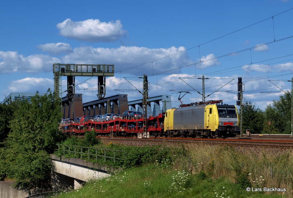 ES 64 F4-015 hat am 12.08.12 einen AZ nach Villach am Haken und passiert hier gerade die Sderelbbrcken.