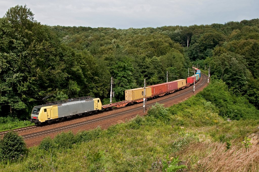 ES 64 F4 - 023 am Nachmittag des 30.07.2011 zwischen Rekawinkel und Eichgraben-Altlengbach um 15:19, Richtung St. Plten. Msste der TEC 43942 nach Hamburg-Waltershof gewesen sein.