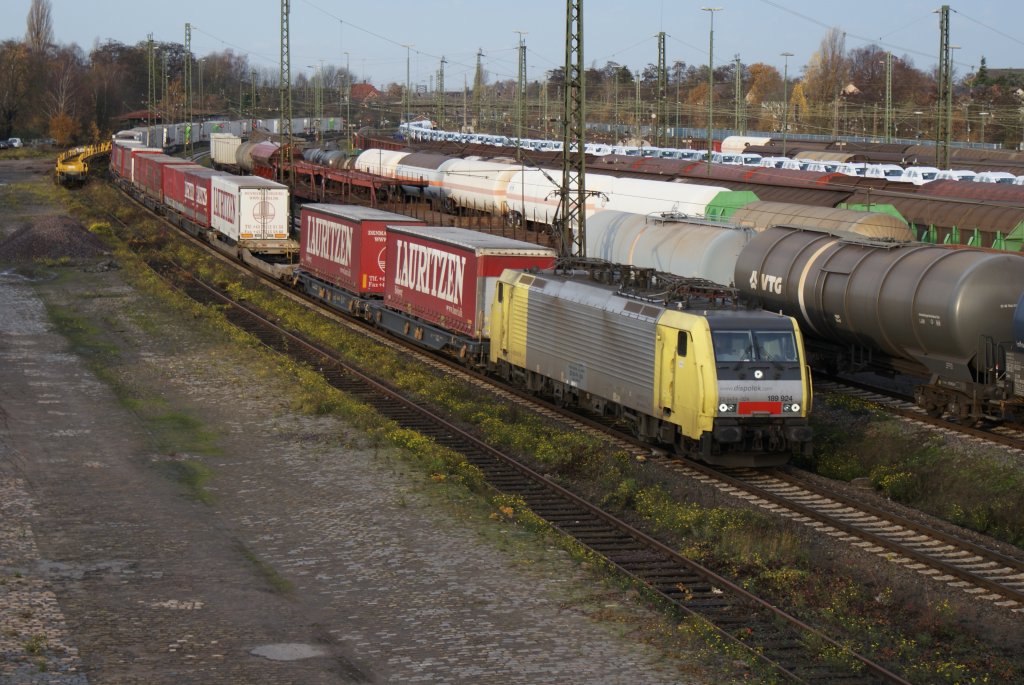 ES 64 F4-024 alias 189 924 fuhr am 18.11.2009 mit einem Gz auf dem Gterumgehungsgleis durch den Seelzer Rbf.