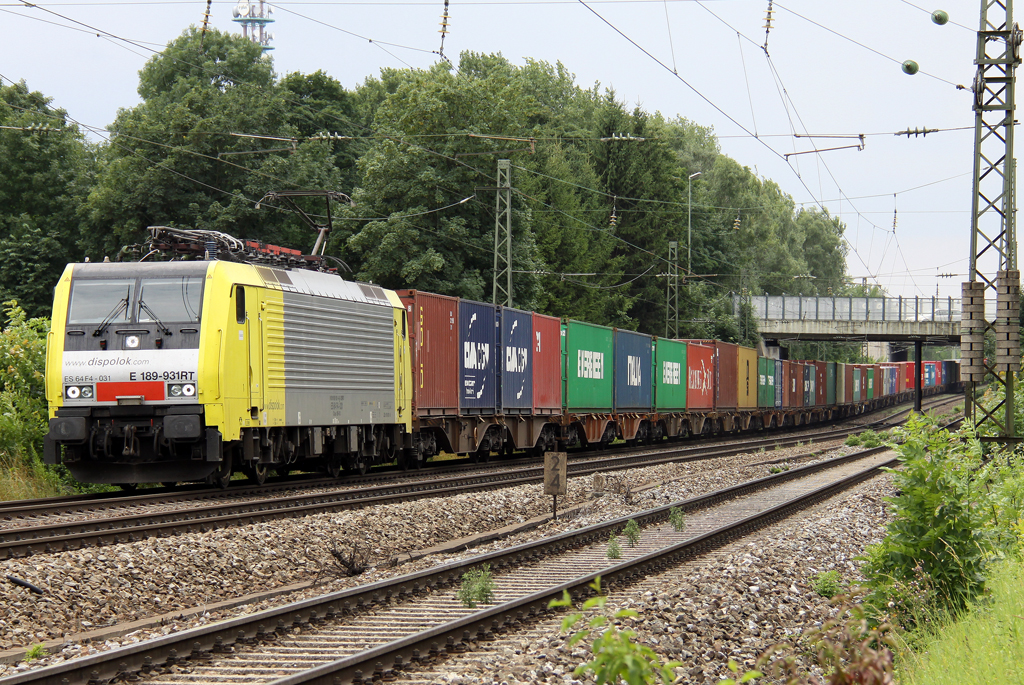 ES 64 F4 - 031 / E 189 931RT zieht einen Containerzug durch M�nchen Riem am 19.07.2012