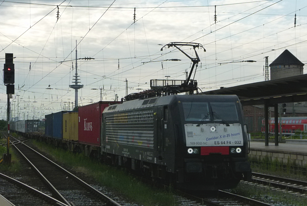 ES 64 F4 032 (Bosphorus Express) ist mit einem Containerzug am 10.07.2012 in Bremen