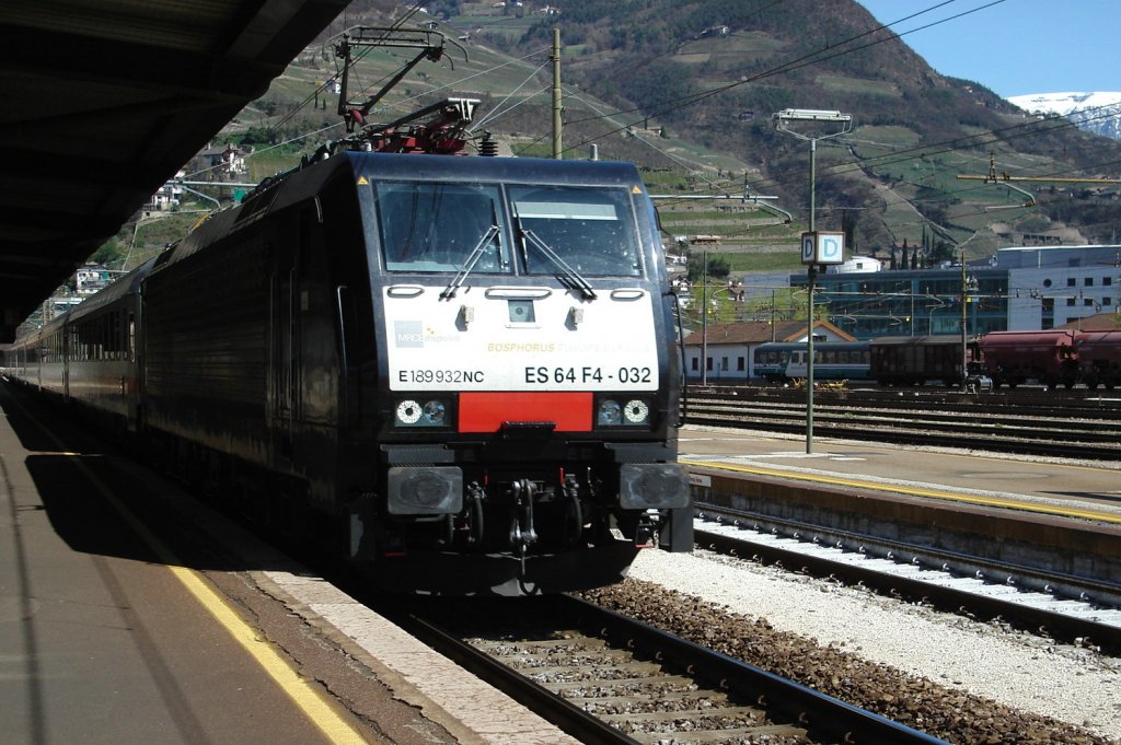 ES 64 F4-032 Bosporuslok ist mit EC 84 soeben aus Mnchen in Bolzano eingetroffen und fhrt weiter nach Bologna. 6.4.10