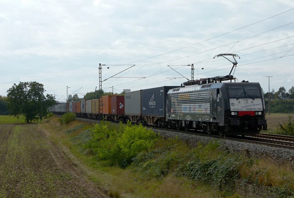 ES 64 F4 032 von BoxXpress ist mit einem Containerzug am 13.09.2012 in Ltzelsachsen
