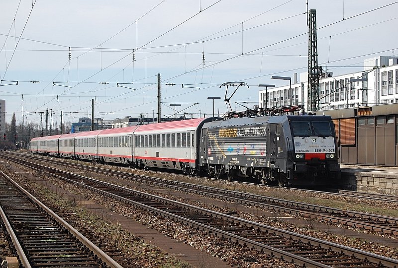 ES 64 F4-032 (E 189 932NC) mit EC 87 Mnchen Hbf - Verona, am 25.03.2010 in Mnchen Ost