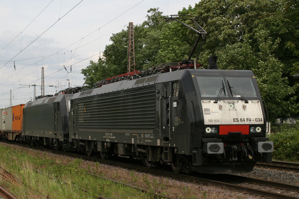 ES 64 F4-032+185 571 mit Containerzug am 16.7.11 in Ratingen-Lintorf