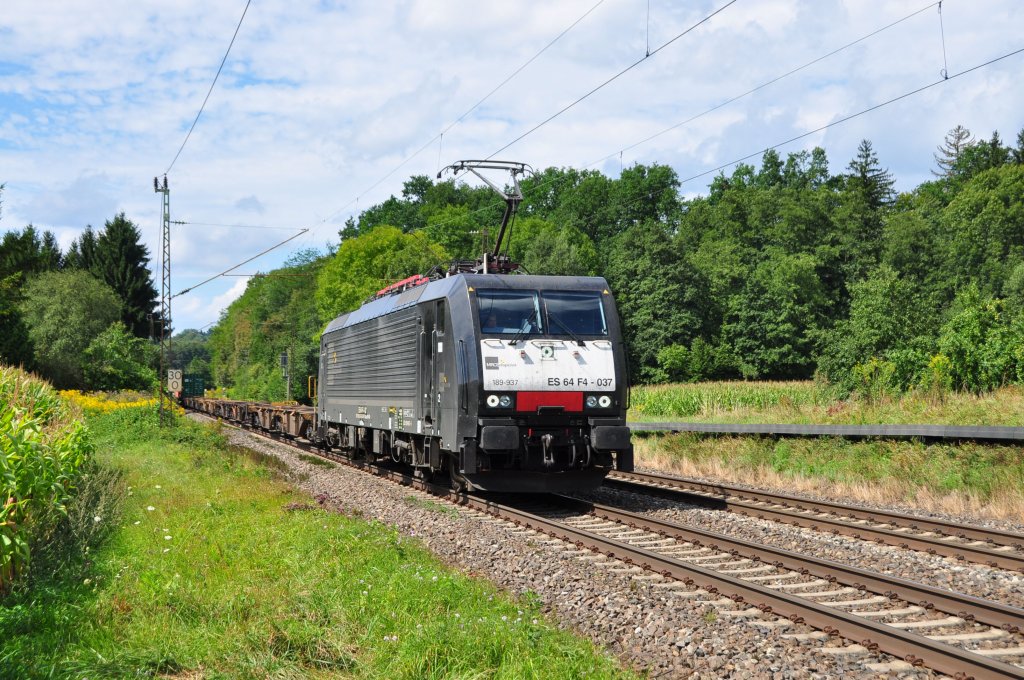 ES 64 F4-037 MRCE Dispolok-CFL Cargo mit einem schwach Ausgelasteten Containerzug auf der Filsbahn Richtung Ulm.Aufgenommen bei Ebersbach an der Fils am 25.8.2012