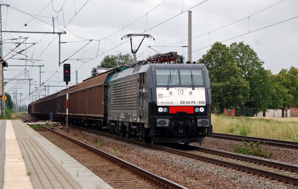 ES 64 F4 - 089 zog am 02.07.11 einen Schiebewandwagenzug durch Niemberg Richtung Magdeburg.