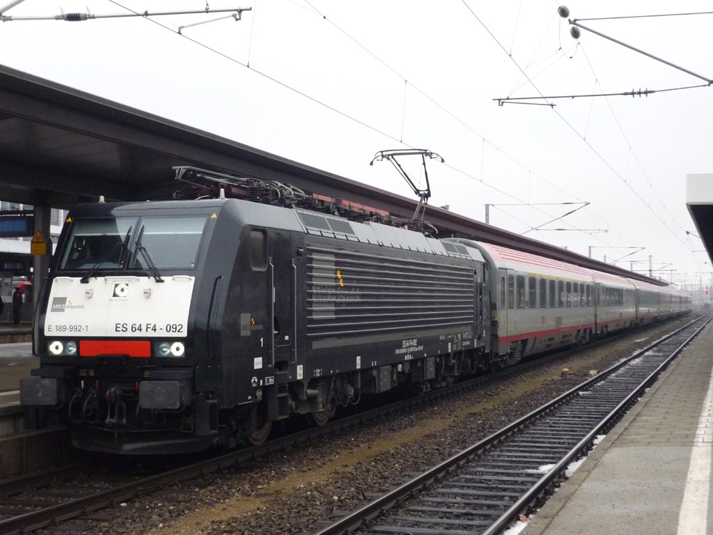 ES 64 F4 092 mit EC 82 aus Verona P.N. in Mnchen Ost, am 06.02.2010