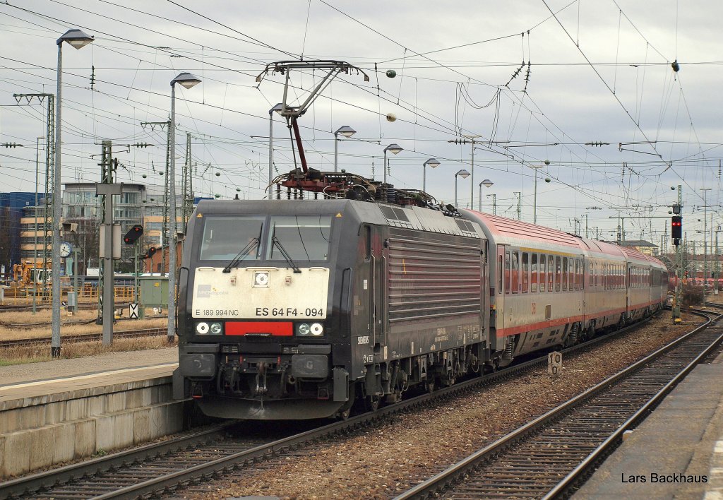 ES 64 F4-094 bringt am 21.03.10 den EC 82 von Verona Porta Nuova nach Mnchen Hbf. Hier ist sie bei der Einfahrt in Mnchen-Ost zusehen.