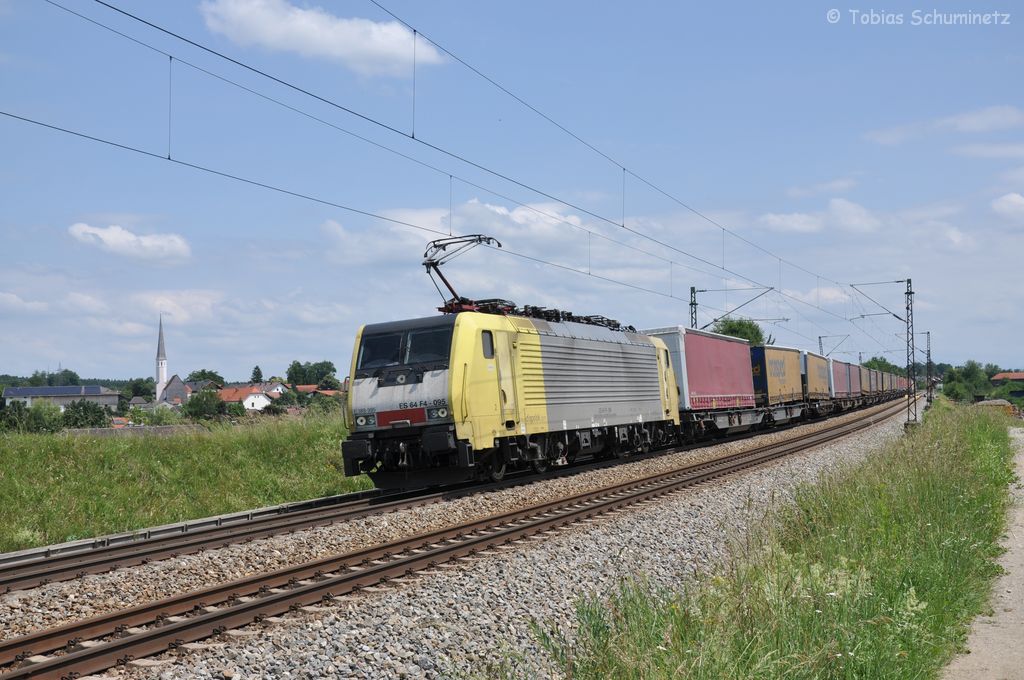 ES 64 F4 - 095 am 23.06.2012 mit KLV Zug bei Ostermnchen