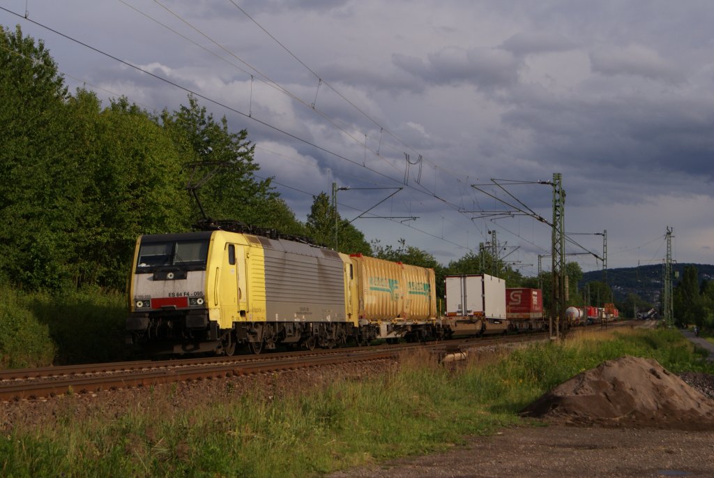 ES 64 F4-095 mit dem DGS 41060 Melzo - Wanne-Eickel in Unkel am 18.06.2011