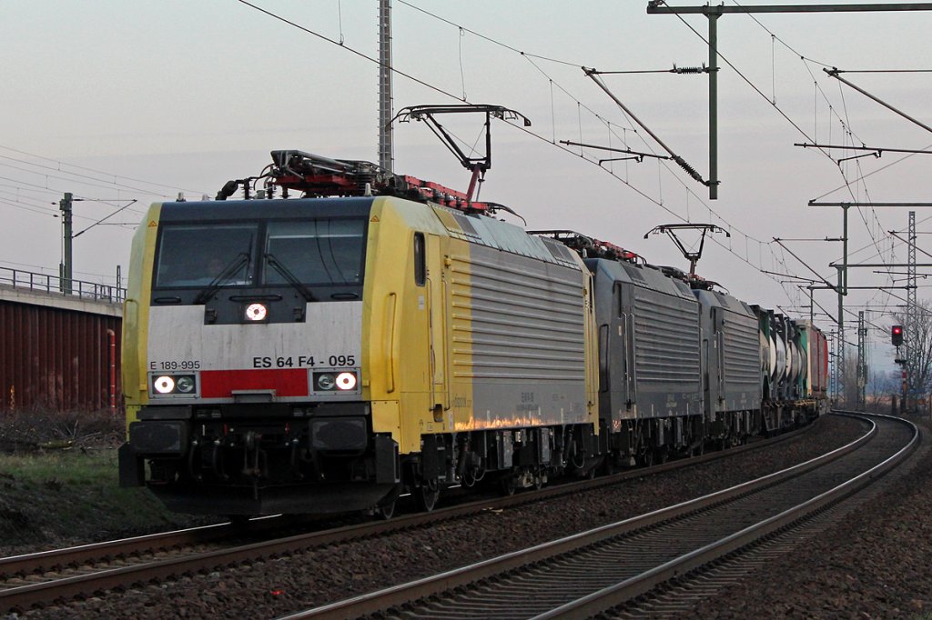 ES 64 F4-095 mit zwei weiteren 189ern und KLV Zug in TXL Diensten in Porz Wahn am 20.03.2012 