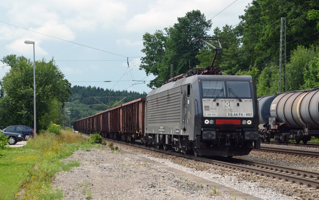 ES 64 F4 - 097 zog am 06.07.12 einen weiteren Hochbordwagenzug durch Assling Richtung Mnchen.
