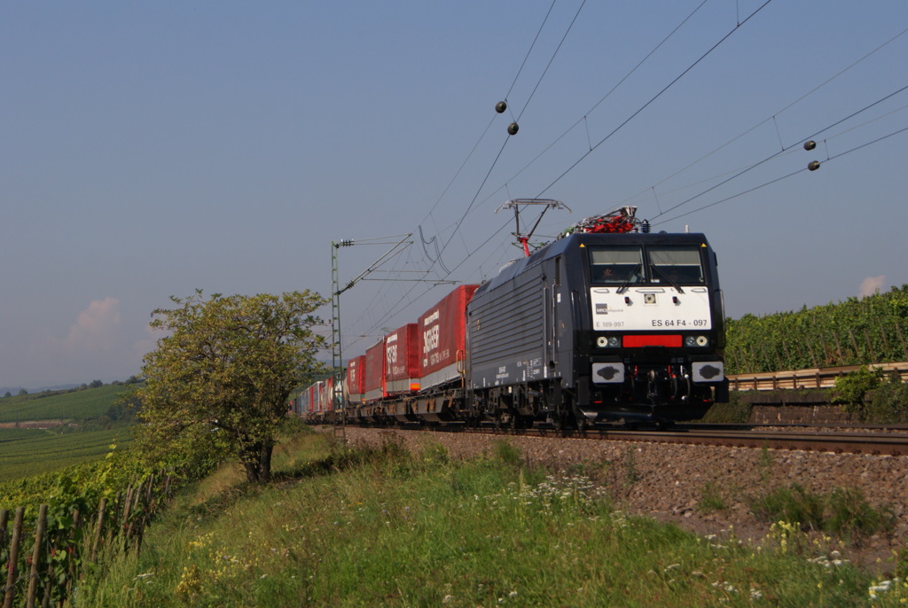 ES 64 F4-097 mit einem KLV Zug in Erbach (Rheingau) am 03.09.2011