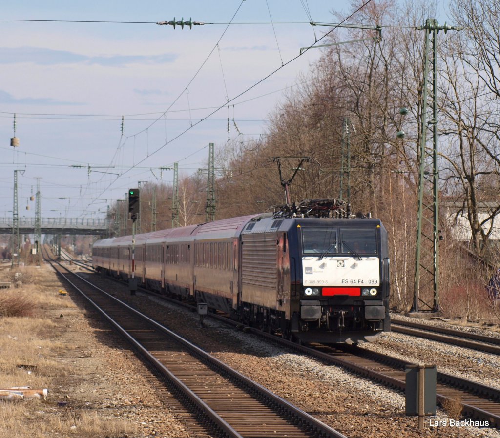 ES 64 F4-099 hat am 20.03.10 den EC 88 aus Milano Porta Garibaldi am Haken und durchf�hrt hier gerade Trudering Richtung M�nchen-Ost.
