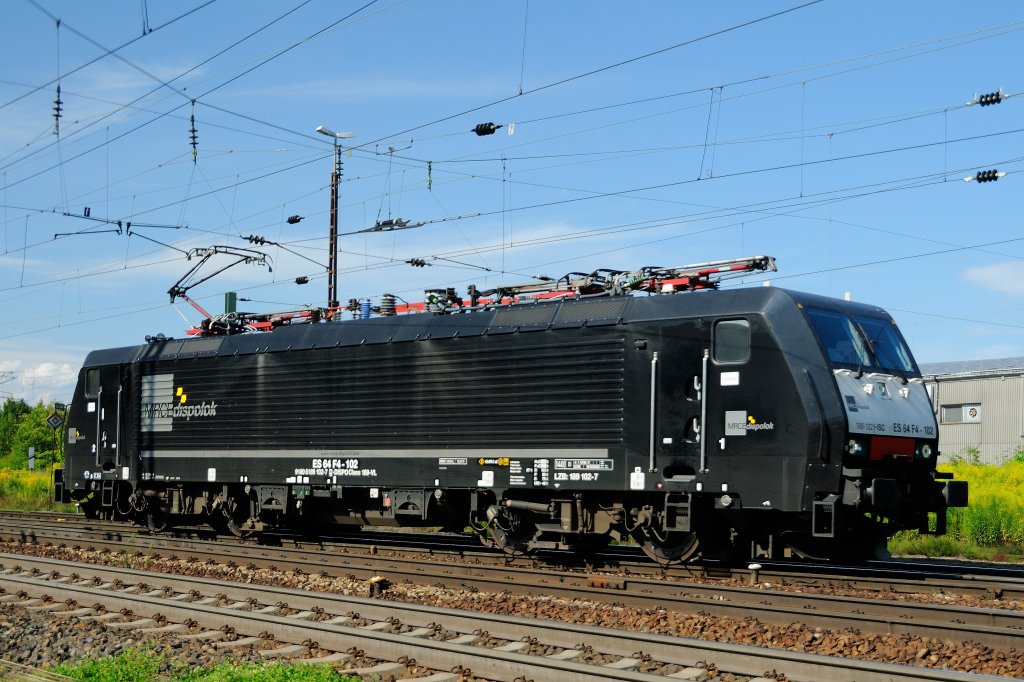 ES 64 F4 - 102 im Lokportrait. Sie genoss ihren Morgen im Hbf Regensburg und wurde erst nachmittags munter.