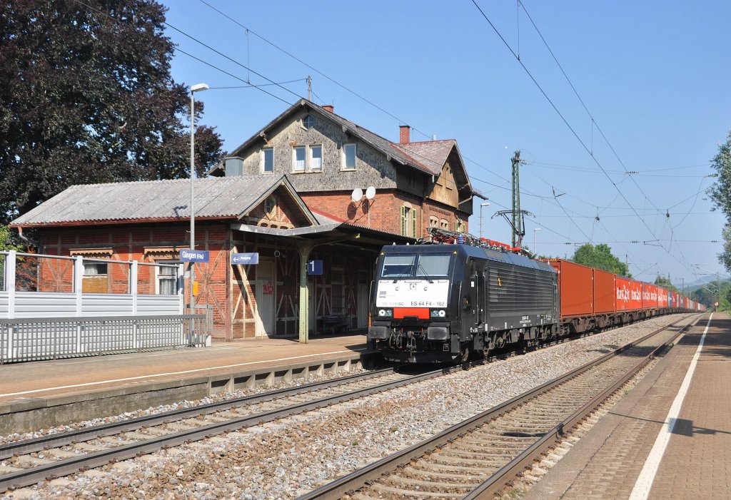 ES 64 F4-102 MRCE Dispolok f�r BoxXpress unterwegs mit einem Container-Zug nach Beimerstetten.Bild entstand auf der Filsbahn in Gingen(Fils)am 27.7.2012