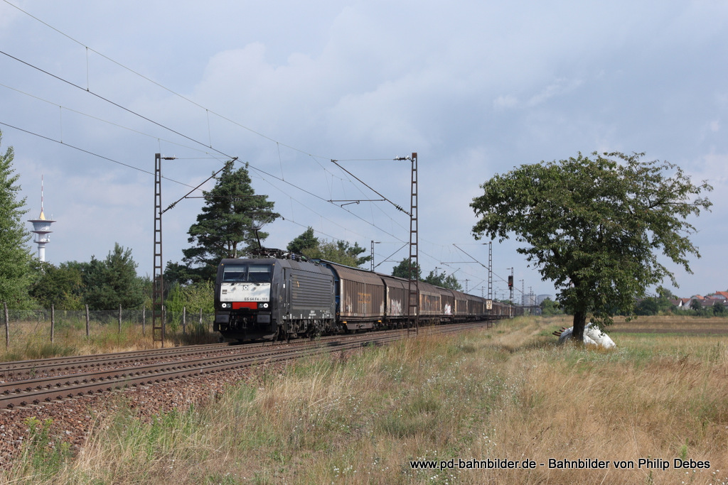 ES 64 F4 - 111 (Captrain) fhrt am 13. August 2013 um 10:29 Uhr mit einem Gterzug durch Wiesental