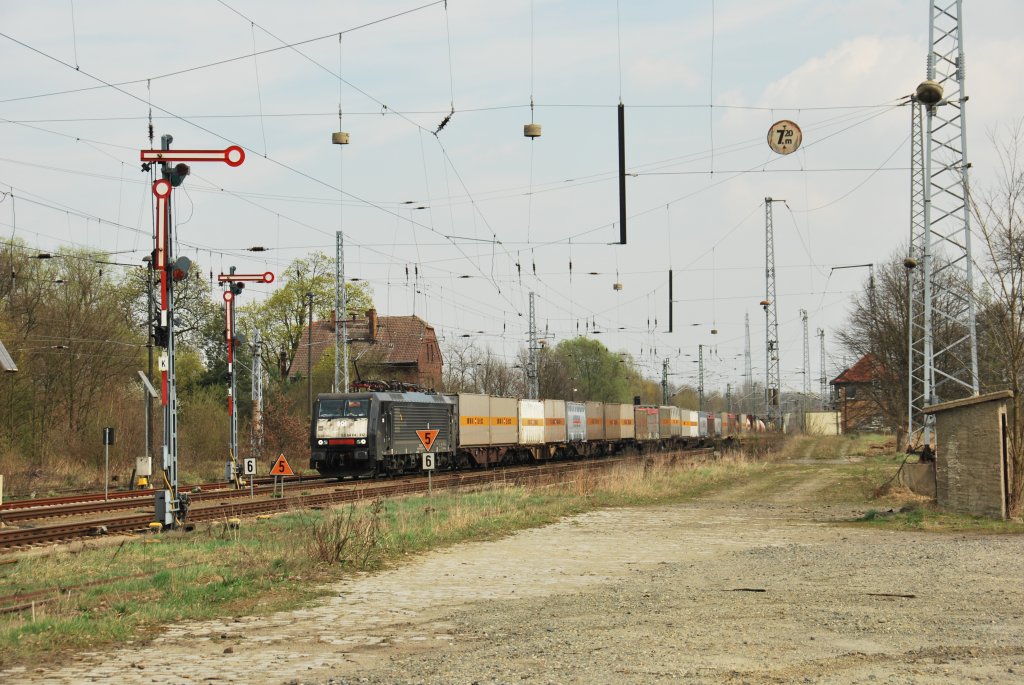 ES 64 F4-112 mit Klv-Zug aus Ruhland in Lauchhammer, 07/04/2011.