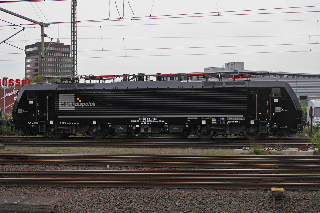 ES 64 F4-114 stand am 28.4.12 in Mnchengladbach Hbf.