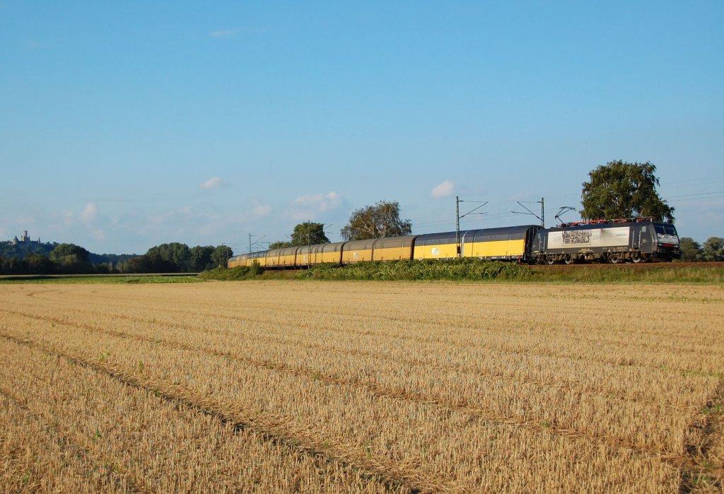 ES 64 F4 - 150 mit der Siemens Werbung, hier mit einem ARS Altmann  Automobillogistic-Ganzzug zwischen Nordstemmen und Elze, 30.08.2011