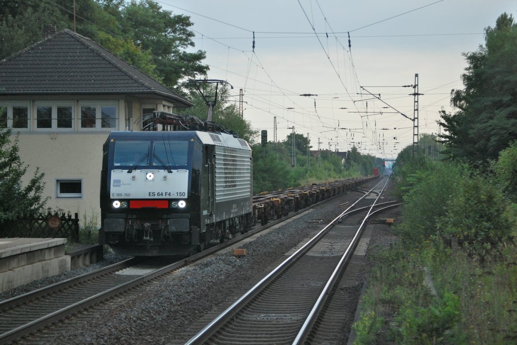 ES 64 F4-150 (E189-150) mit einem Containerwagenzug am 14.08.2010, im letzten Licht durch Sarstedt 