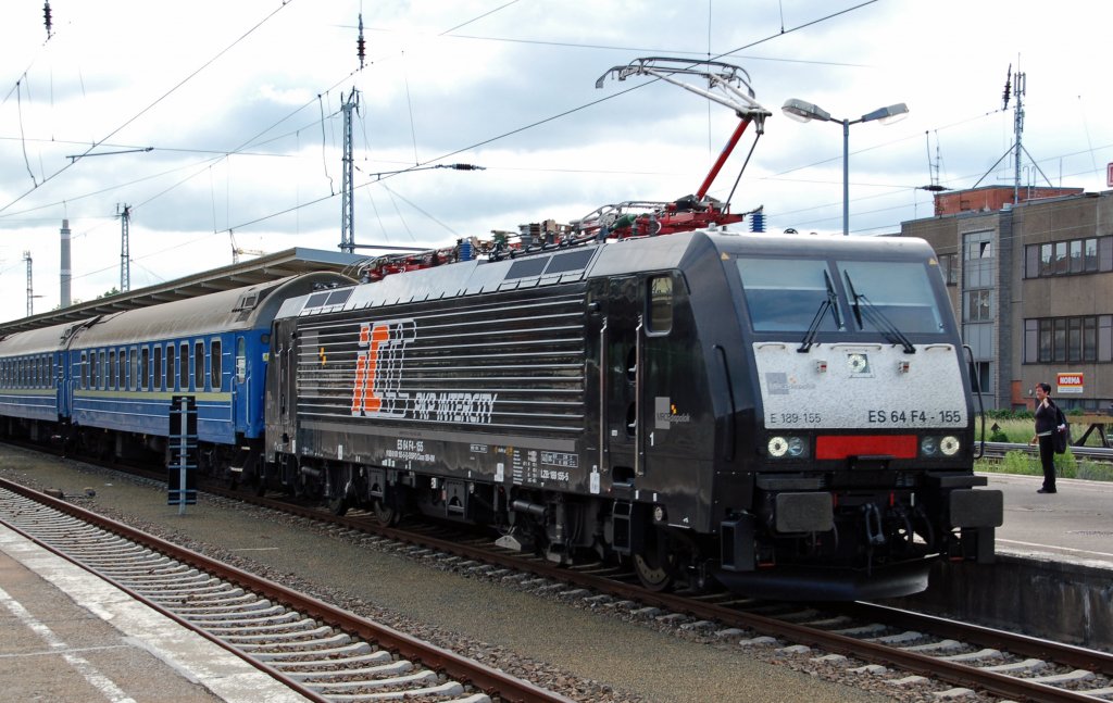 ES 64 F4 - 155 steht am 12.06.10 mit dem D 444 in Lichtenberg.