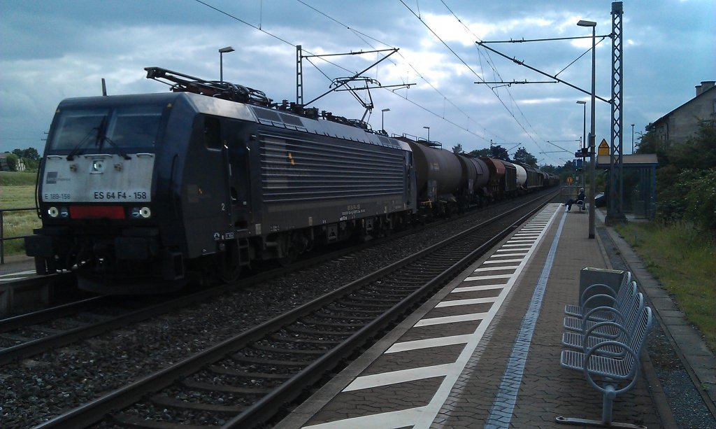 ES 64 F4 - 158 mit einem gemischten Gterzug am 01.06.2012 in Redwitz an der Rodach. 