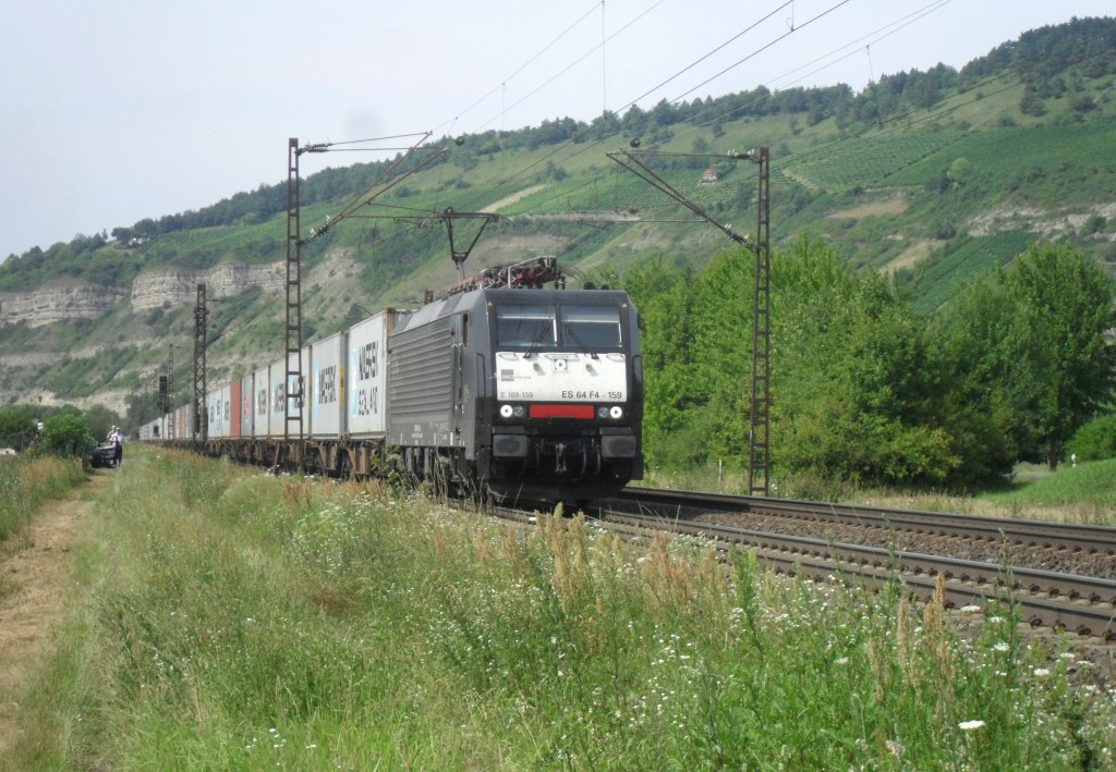 ES 64 F4-159 der MRCE ist am 12.7.2011 bei Thngersheim unterwegs. Danke fr das Makro und einen netten Gru zurck an den Tf.