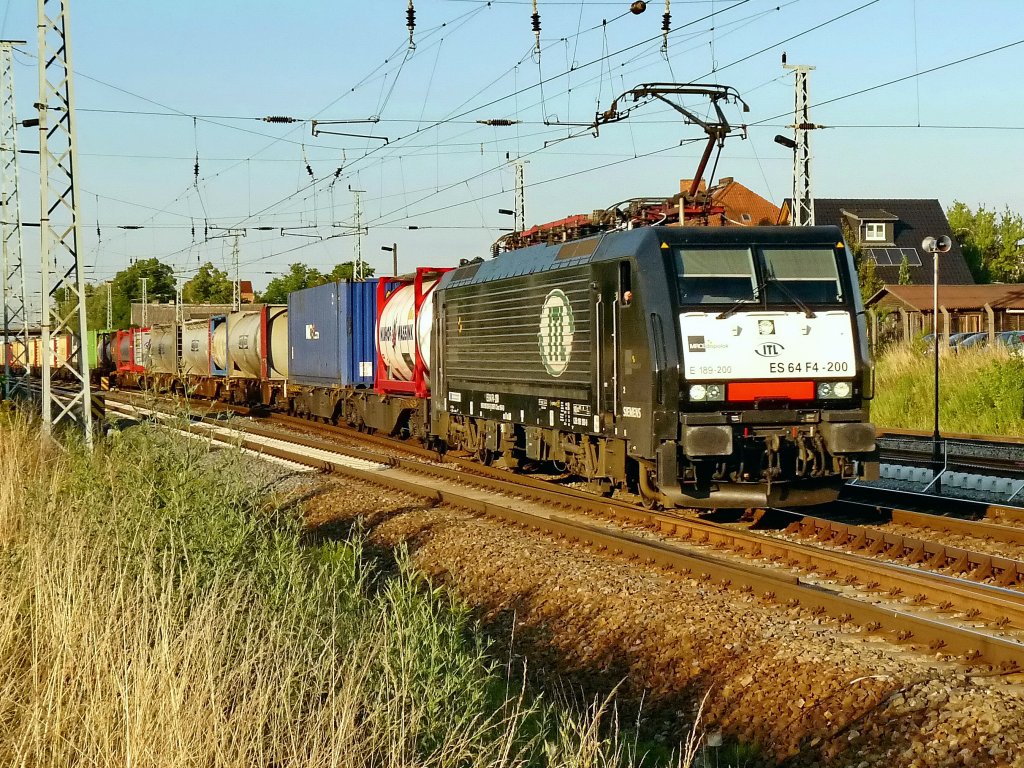 ES 64 F4-200 (189 200) der MRCE Dispolok vermietet an die  ITL Eisenbahngesellschaft mbH am Sonntag  den 01. August 2010 Sonntag mit einem Gterzug nach dem passieren des Bahnhof Berlin Schnefeld Flughafen.