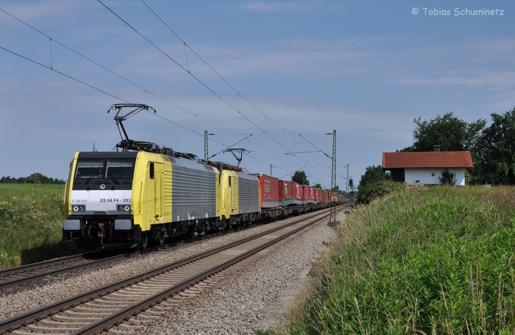 ES 64 F4 - 203 + 024 mit Zug 43101 am 23.06.2012 an der ehemaligen Blockstelle Hilperting