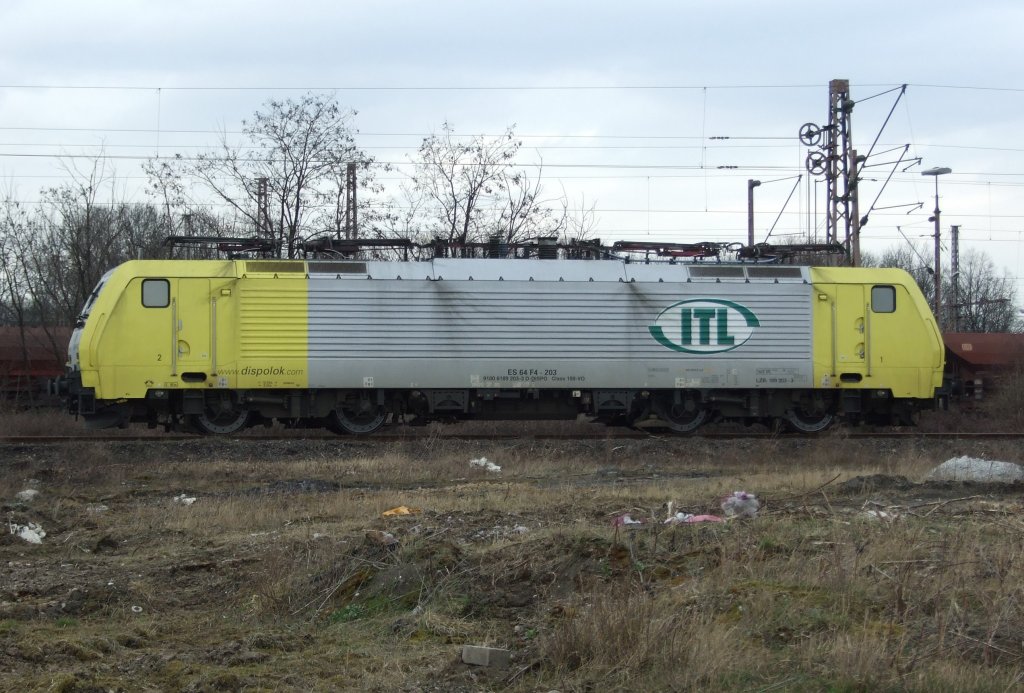 ES 64 F4-203 der ITL am 19.3.10 in Duisburg-Ruhrort