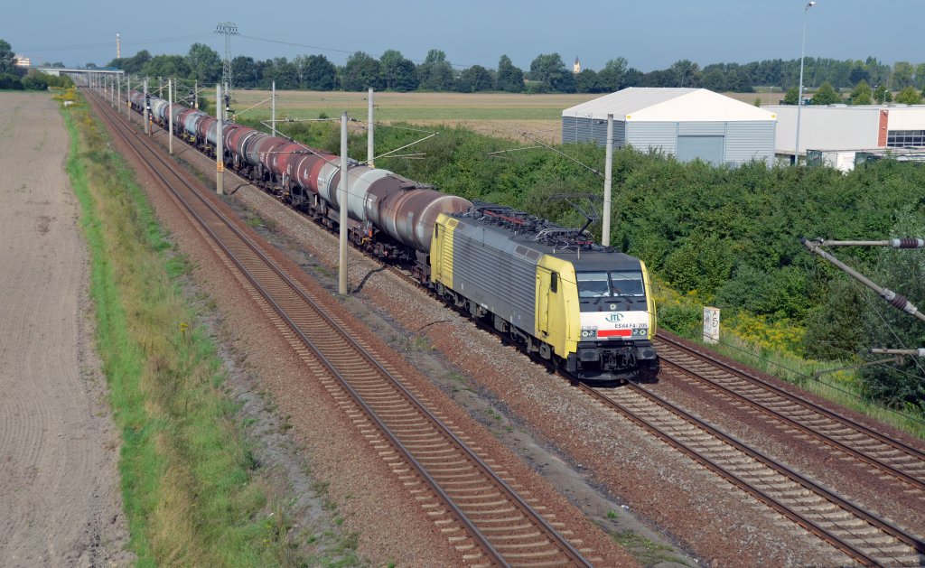 ES 64 F4 - 205 der ITL zog am 21.08.11 einen Kesselwagenzug durch Borsdorf Richtung Dresden.