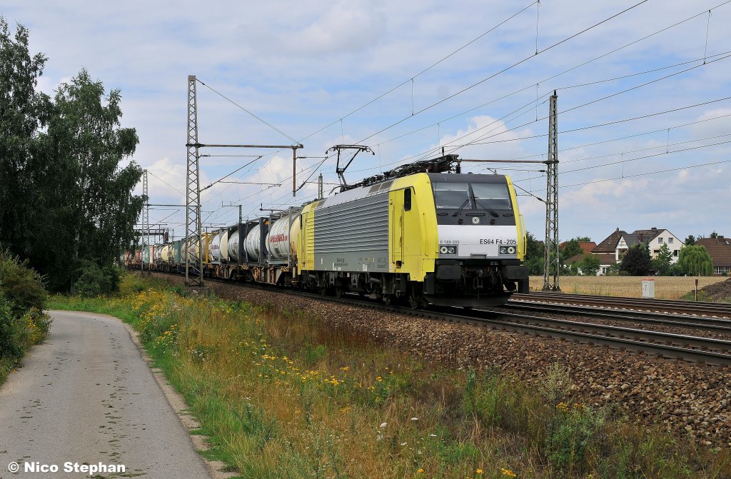 ES 64 F4-205 von ITL war mit ihrem Containerzug in den Osten Deutschlands unterwegs (06.08.10 Dedensen-Gmmer)