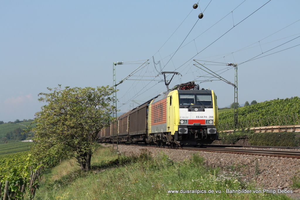 ES 64 F4 - 206 (Locon) fhrt am 3. September 2011 um 11:13 Uhr mit einem Gterzug durch Erbach (Rheingau)
