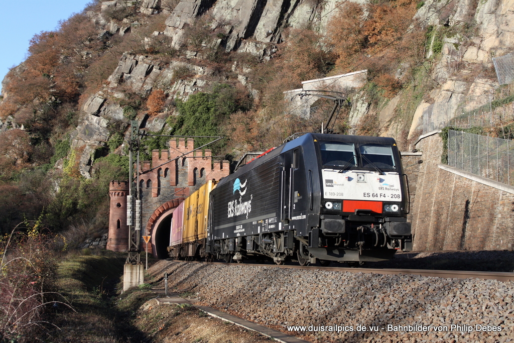 ES 64 F4 - 208 (ERS Railways) f�hrt am 10. Dezember 2011 um 11:19 Uhr mit einem G�terzug durch den Loreleytunnel in St. Goarshausen