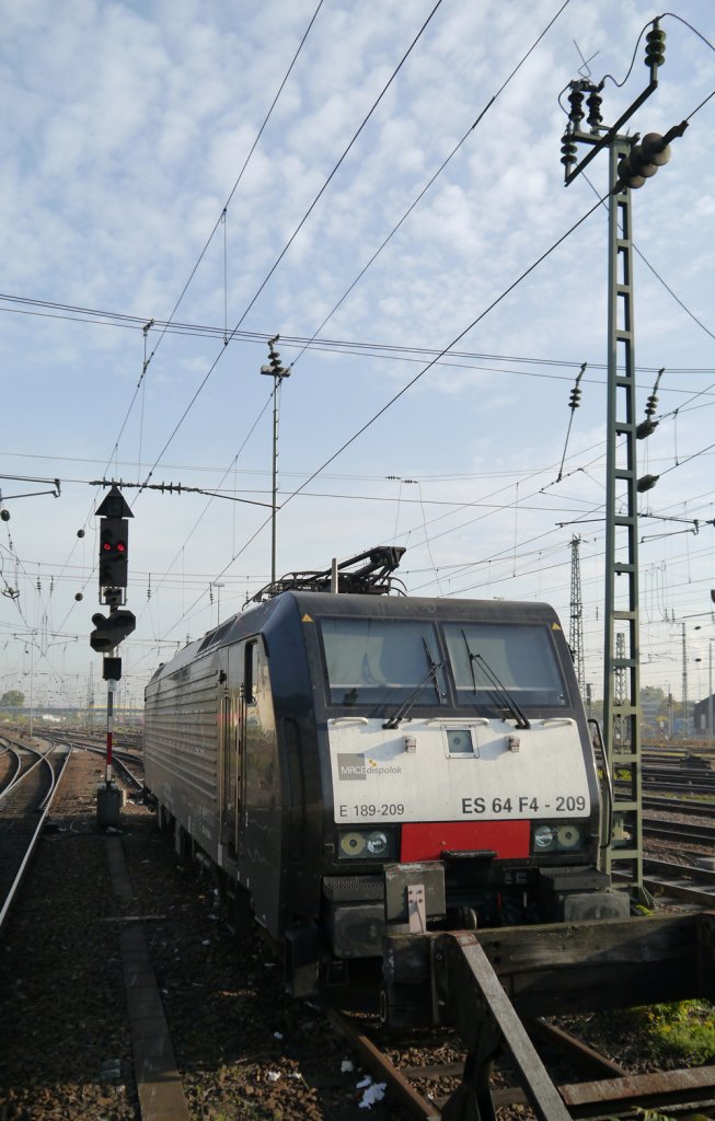 ES 64 F4-209 (189 209-0) von MRCE Dispolok /CTL Logistics abgestellt im Mannheimer Hbf. (22.10.2012)