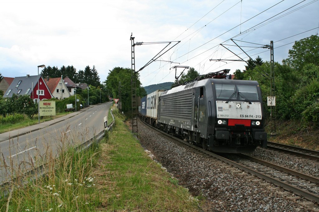ES 64 F4-213 mit einem KLV-Zug am Nachmittag des 25.06.13 in der Schallstadter Sdkurve.