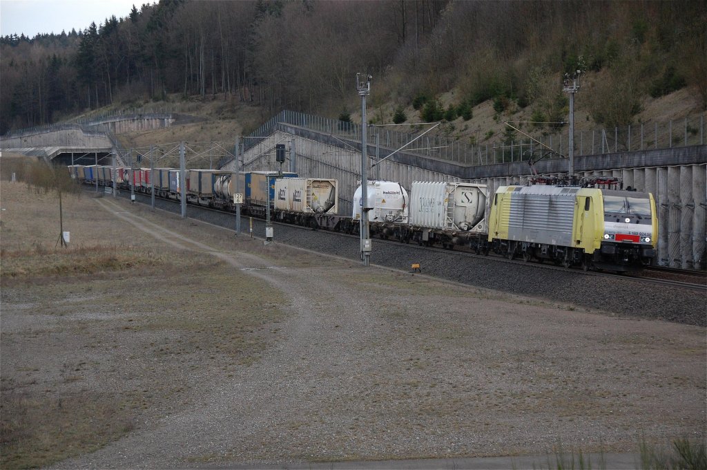 ES 64 F4-24 mit dem  Transped  (DGS 43100 Verona - Wanne-Eickel) kurz hinter Willebadessen, auf der neuen Eggequerung, 31.03.2012.