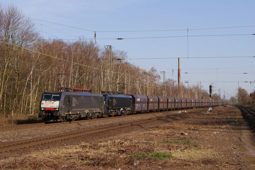 ES 64 F4-280 + ES 64 F4-281 mit einem VTG Kohlezug bei der Durchfahrt durch Dinslaken am 26.03.2012
