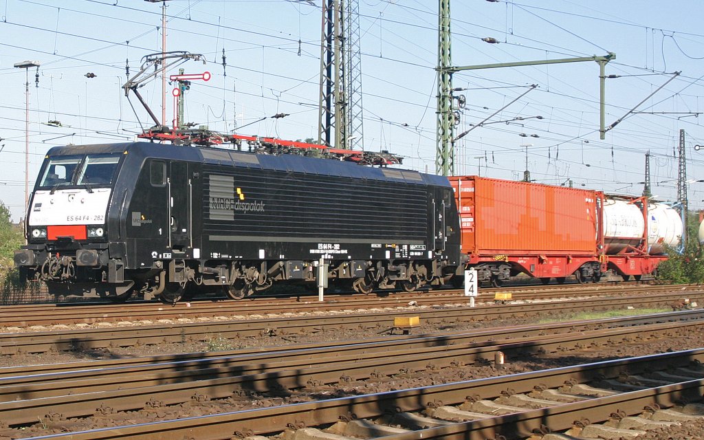 ES 64 F4-282 im Einsatz fr Kombiverkehr am 11.10.10 in Oberhausen-West