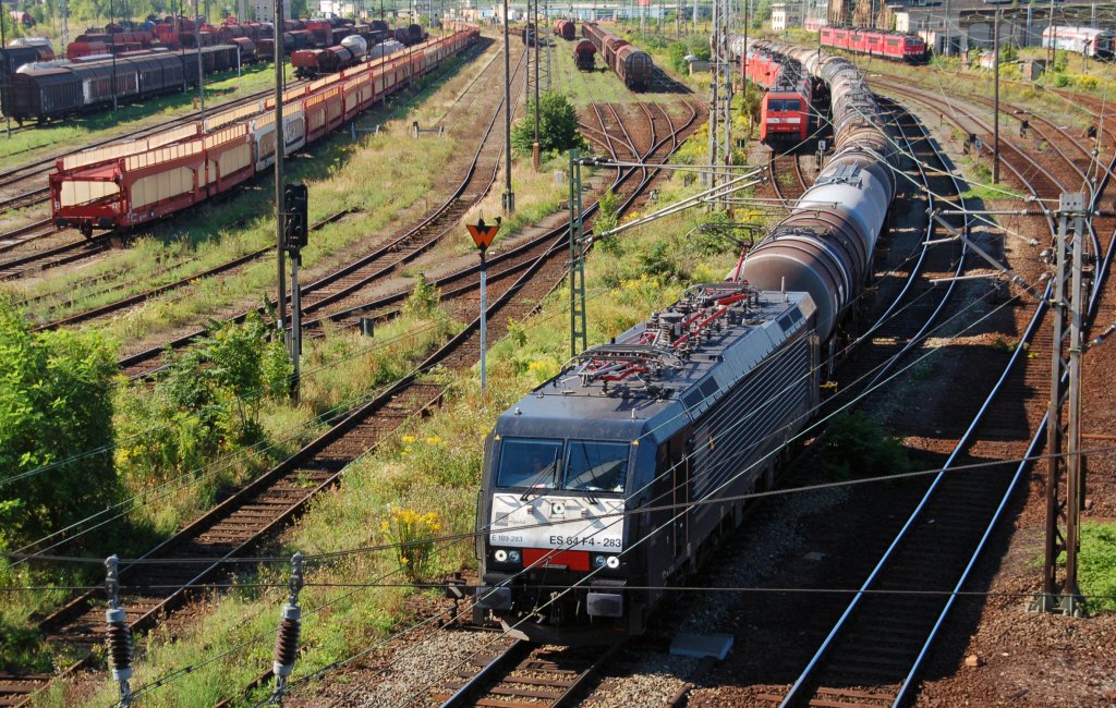 ES 64 F4 - 283 zieht am 22.08.10 einen Kesselwagenzug aus dem Rbf Halle(S) Richtung Magdeburg/Bitterfeld.