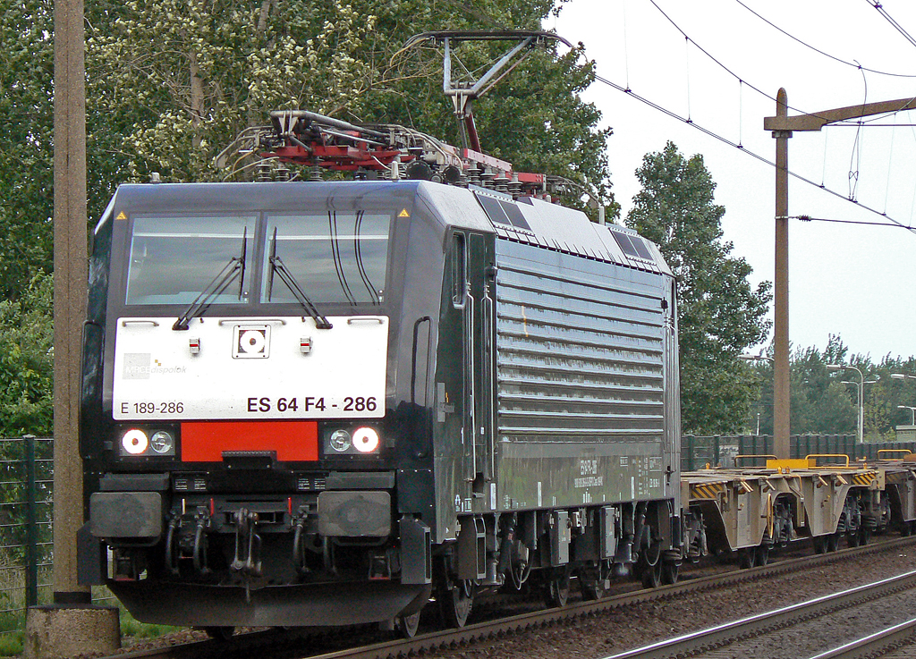 ES 64 F4 286 / E189 286 aufgenommen am 19.06.2010 in Gilze-Rijen/NL 