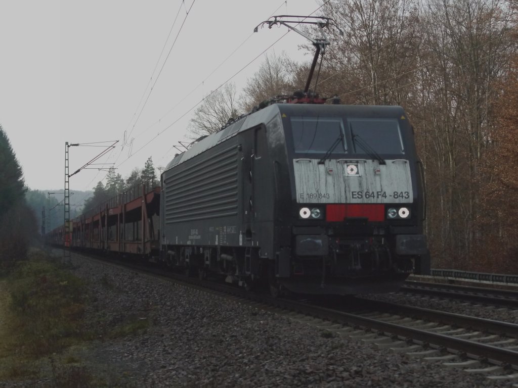 ES 64 F4 843 (189 843) zieht einen leeren Autozug am 25.11.2011 bei Kaiserslautern in richtung Hochspeyer