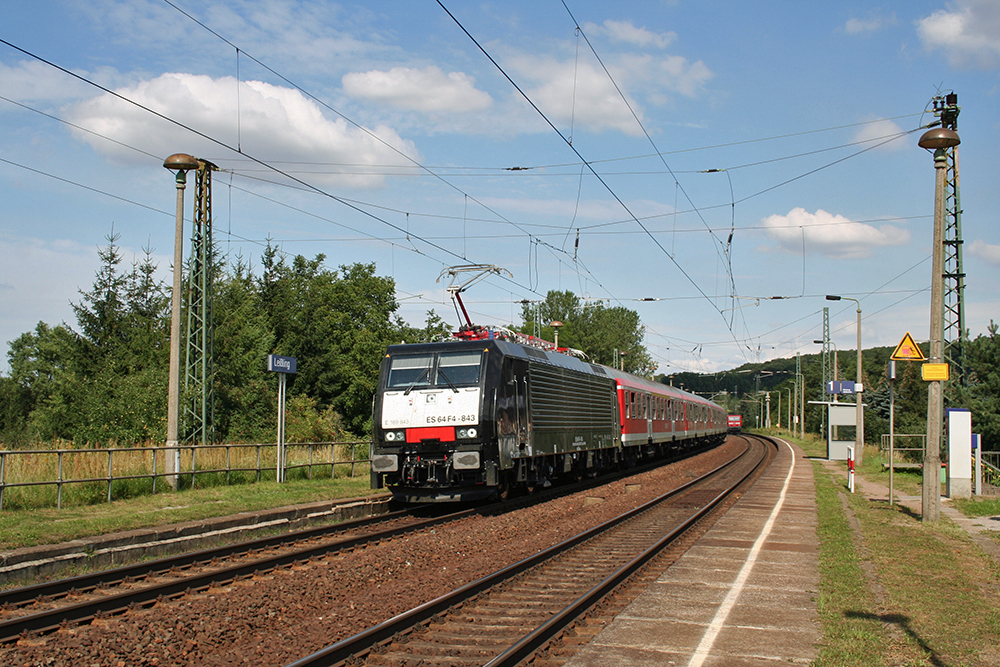 ES 64 F4-843 mit RB 16324 (Halle/Saale – Eisenach) (Lei�ling, 28.07.2011)